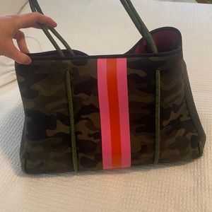 Haute Shore Greyson Showoff | Neoprene Tote